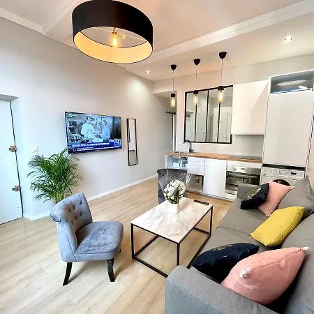 New Loft 2021 Old Town / Musee Picasso / Marche Provencal *